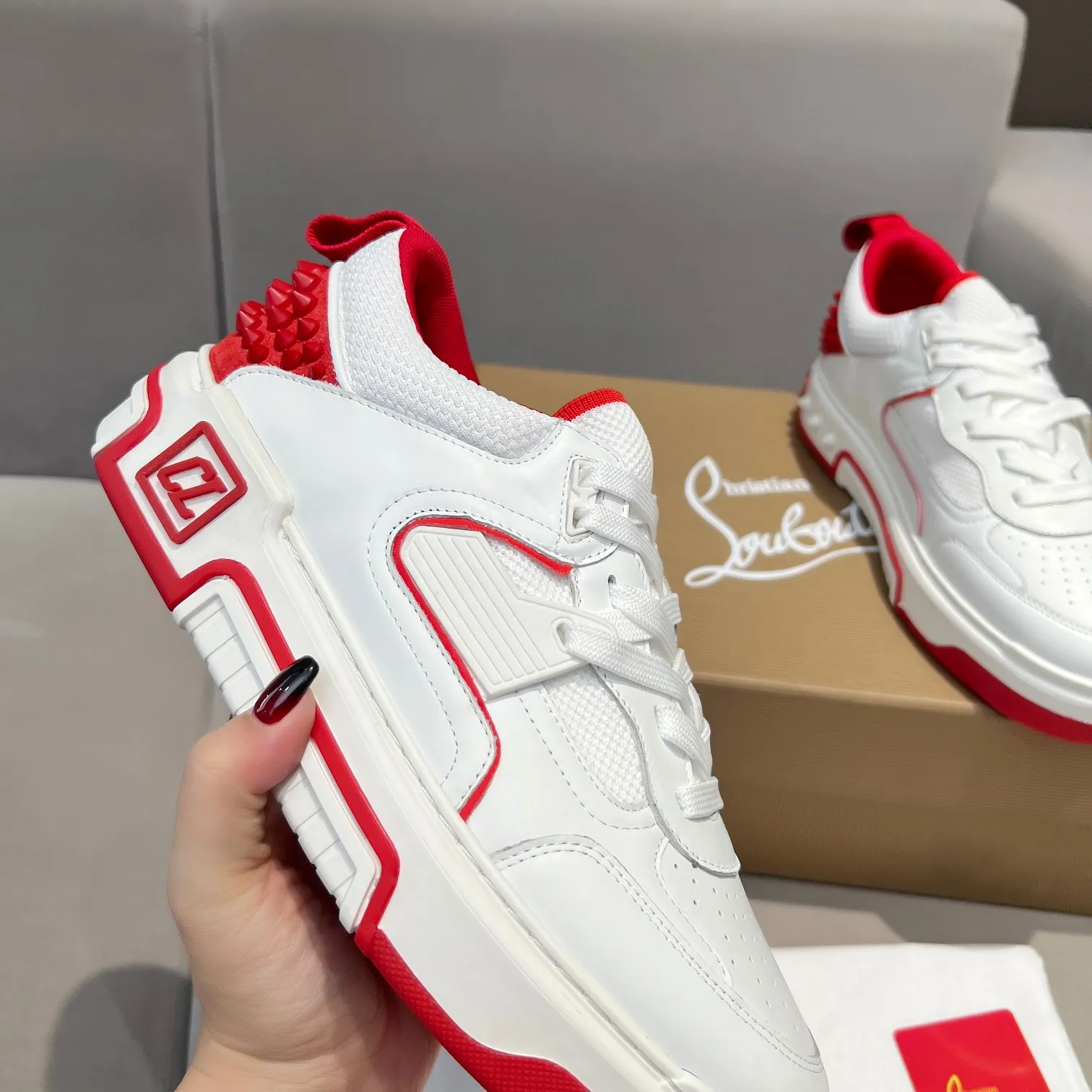 Men's shoes 💰700 🌹🌹🌹̋ Wang Junkai Yang Mi Xu Kai Zhang Jingyi Ding Chengxin Chen Muchi Wang Ziyi Same style Christian Louboutin 2024 [New product] ASTROLOUBI unisex thick-soled sports shoes red-soled shoes perfectly integrate fashion and sports, The fabrics are made of luxurious calfskin, soft suede, smooth satin and laminated leather, and the back is decorated with classic rivets. The interior is blended with a knitted tongue for added durability, breathability and quick-drying comfort. The outsole is made of a combination of EVA foam and imported rubber, and the colorful CL iconic letters on the side of the outsole show the brand's unique style. It is a ceiling-level comfortable skate shoe! ! ! Available in multiple colors, women’s sizes 35–40, men’s sizes 39–45